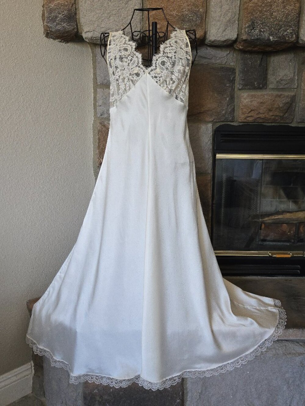 VTG Lucie Ann Hollywood Ivory Slip Dress